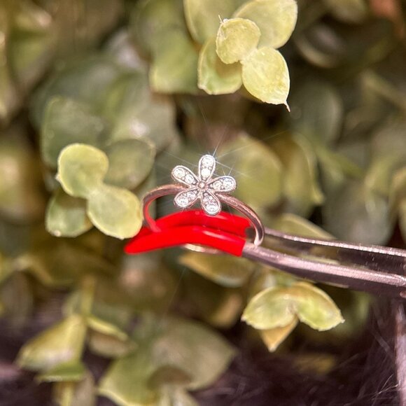 Pandora Dazzling Daisy Ring - Picture 5 of 9